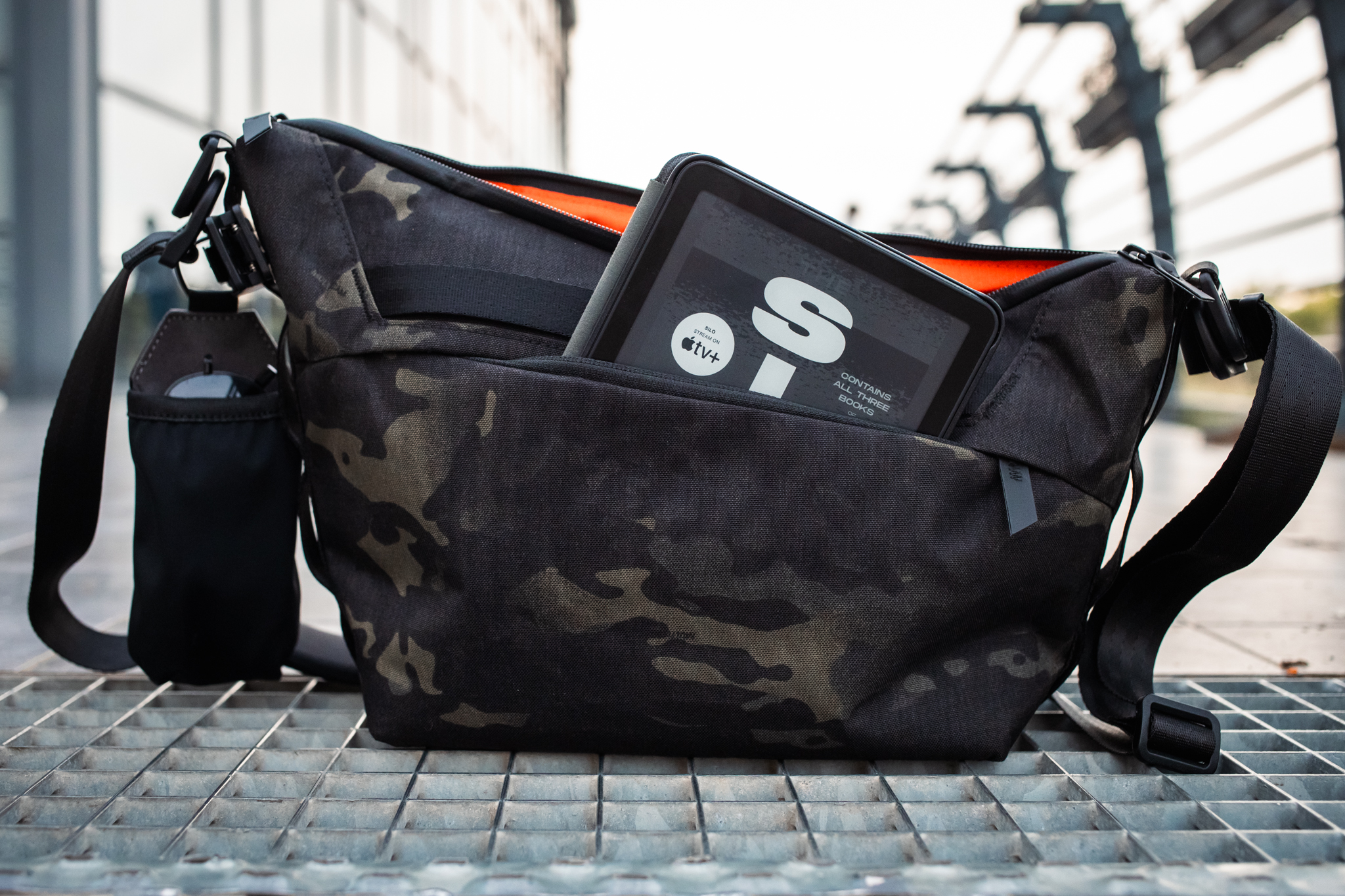 Rear pocket, Kindle and webbing handle on the Flow Satchel