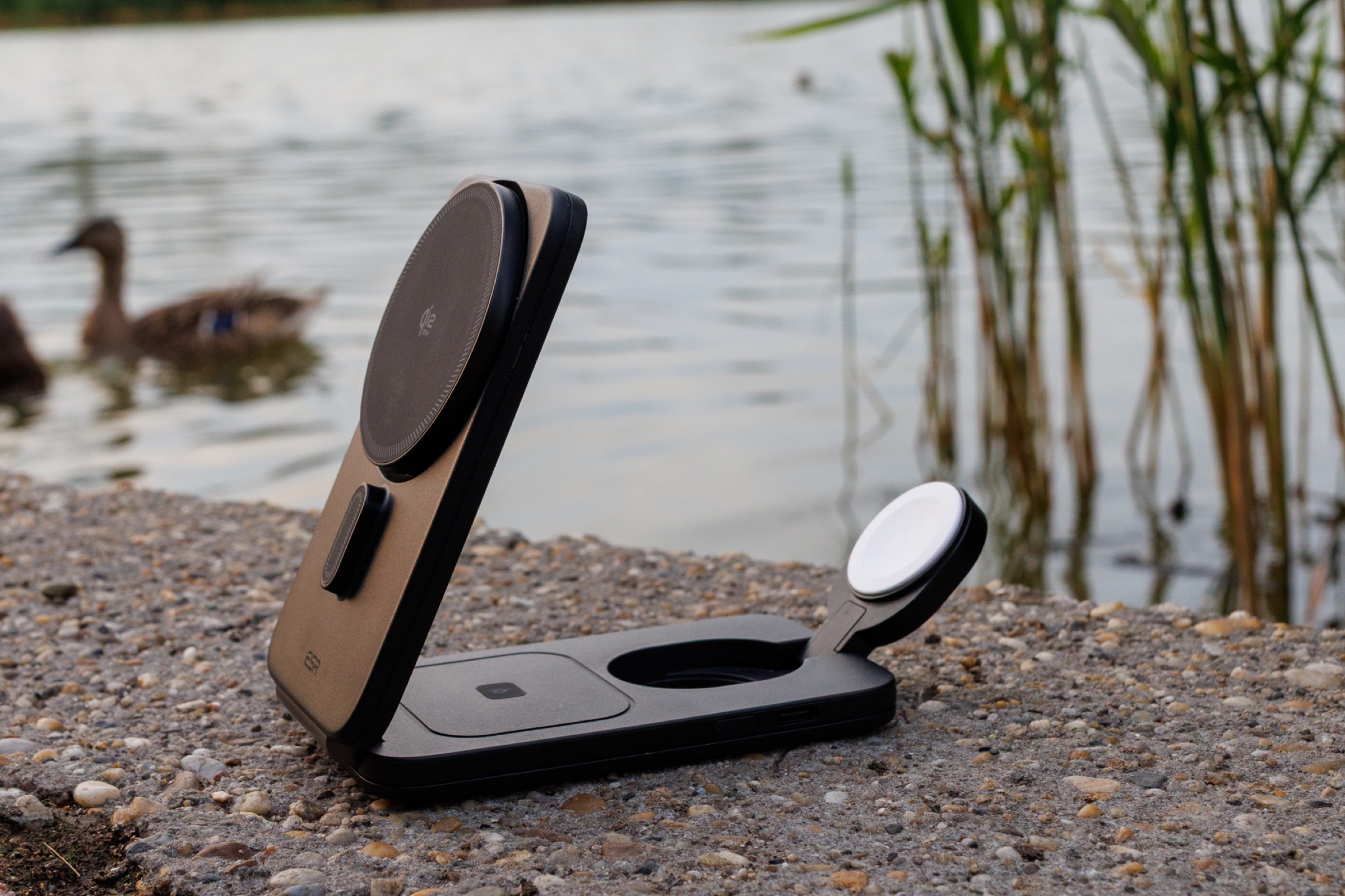 ESR CryoBoost Foldable 3-in-1 charger