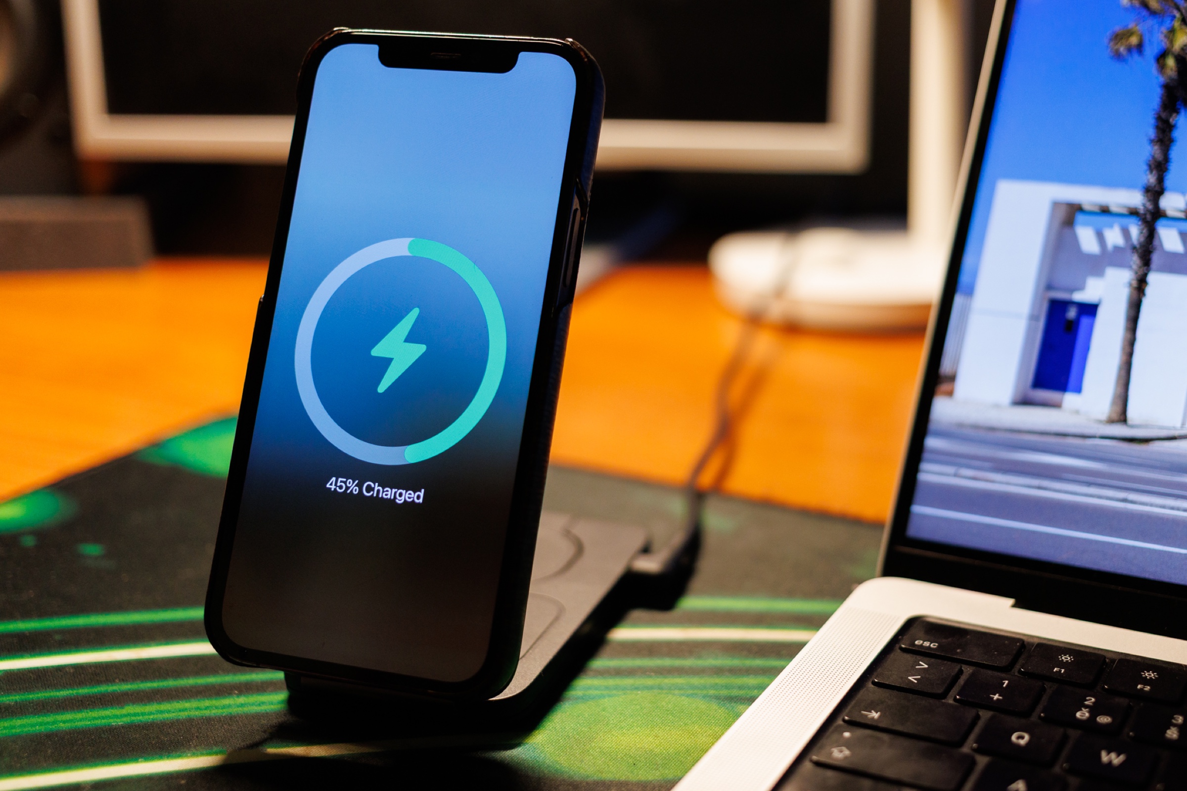 iPhone charging with ESR CryoBoost during a WannabeShepherd review