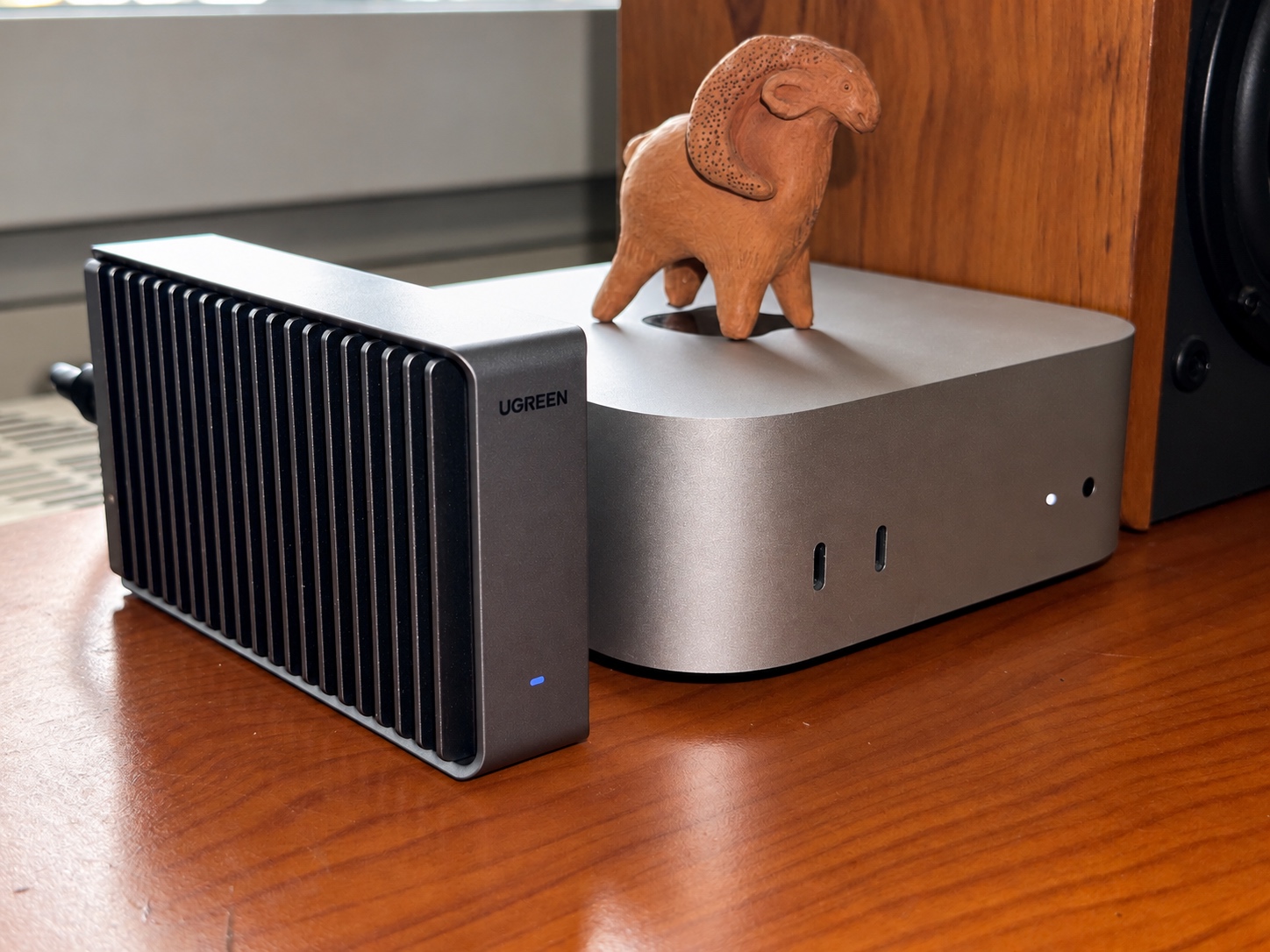 My UGREEN D700 enclosure beside the M4 Mac mini on a wooden desk
